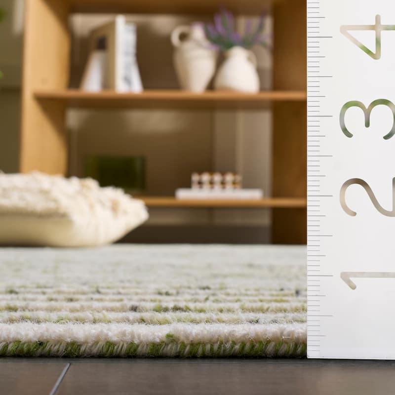 SAFAVIEH Handmade Harvest Viia Wool Rug