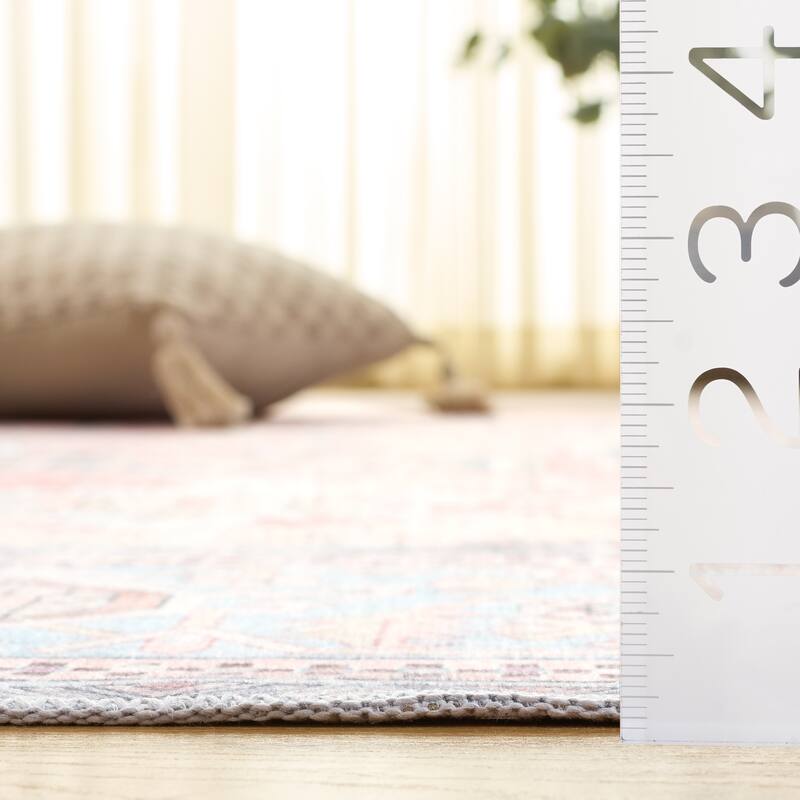 SAFAVIEH Arizona Morwen Machine Washable & Slip Resistant Rug