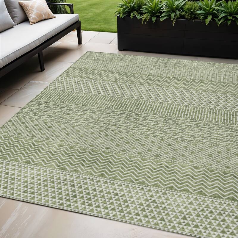 HomeRoots Chevron Modern Rectangle Outdoor Rug - 5' X 8'
