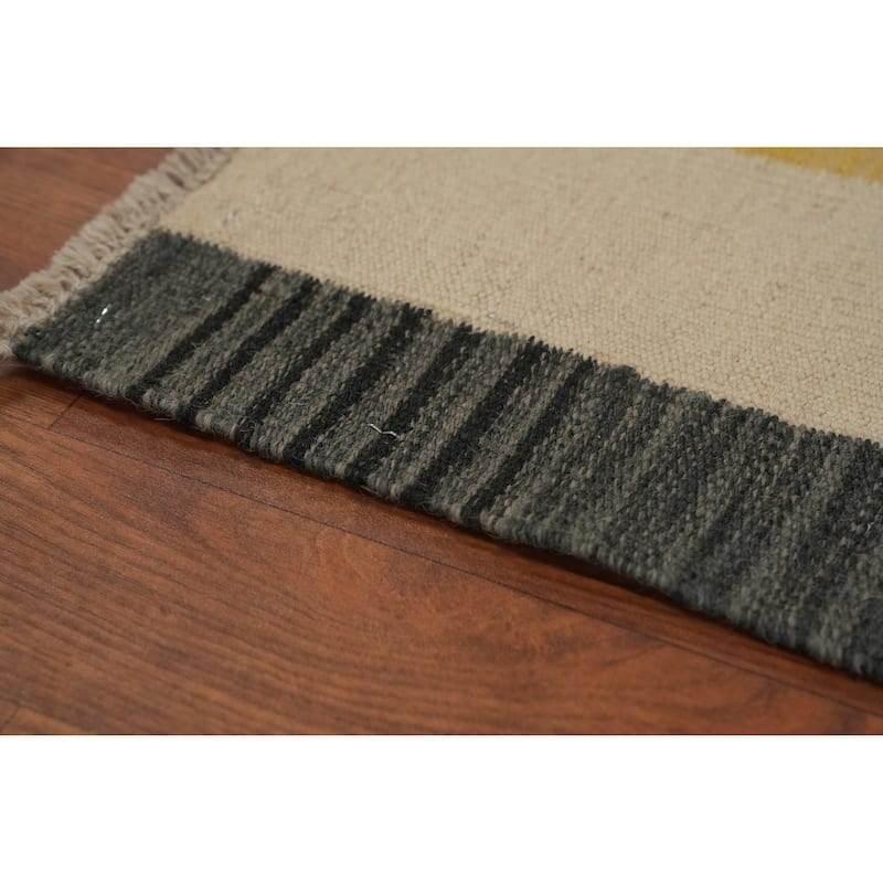 Hand Woven Southwestern Wool Multi-Colored Geometric Area Rug - 5' 9'' X 4' 0''