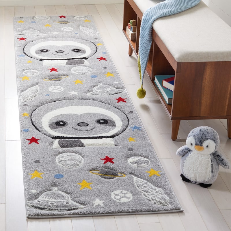 SAFAVIEH Carousel Kids Kolbrin Sloth Astronaut Rug
