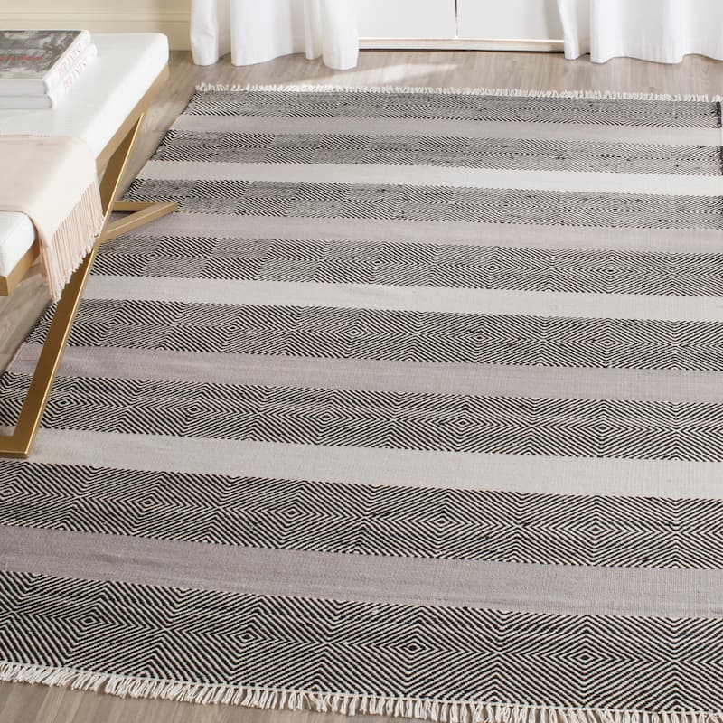 SAFAVIEH Handmade Flatweave Kilim Rollande Wool Rug - 5' x 8' - Grey/Black