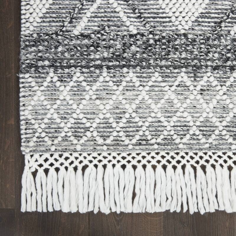 Niyo Geometric Modern Woven with Fringe Area Rug By HomeRoots - 90' X '63' X '0.5