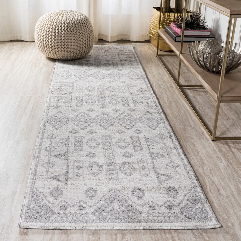 JONATHAN Y Skoura Tribal Diamond Geometric Area Rug