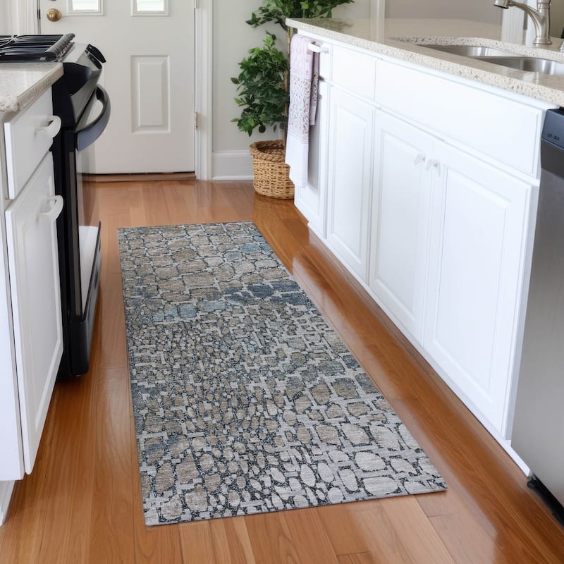 Machine Washable Indoor/ Outdoor Modern Cobble Chantille Rug - Silver - 2'3" x 7'6"
