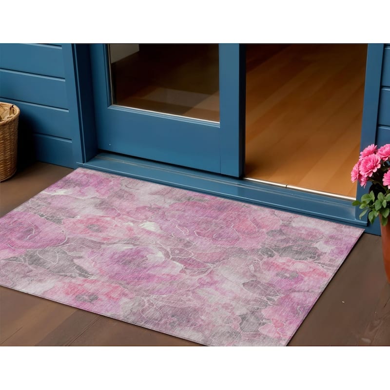 HomeRoots Floral Transitional Rectangle Outdoor Rug - 3' x 5'