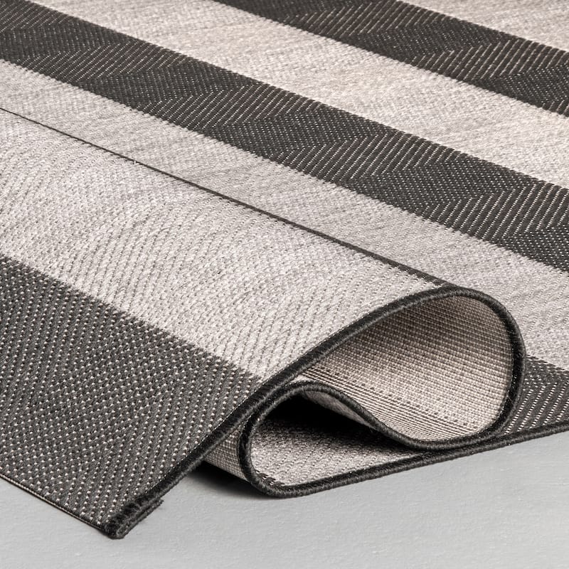 Nuloom Alexis Striped Indoor/Outdoor Area Rug