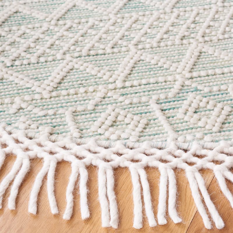 SAFAVIEH Handmade Natura Tobea Fringe Wool Rug