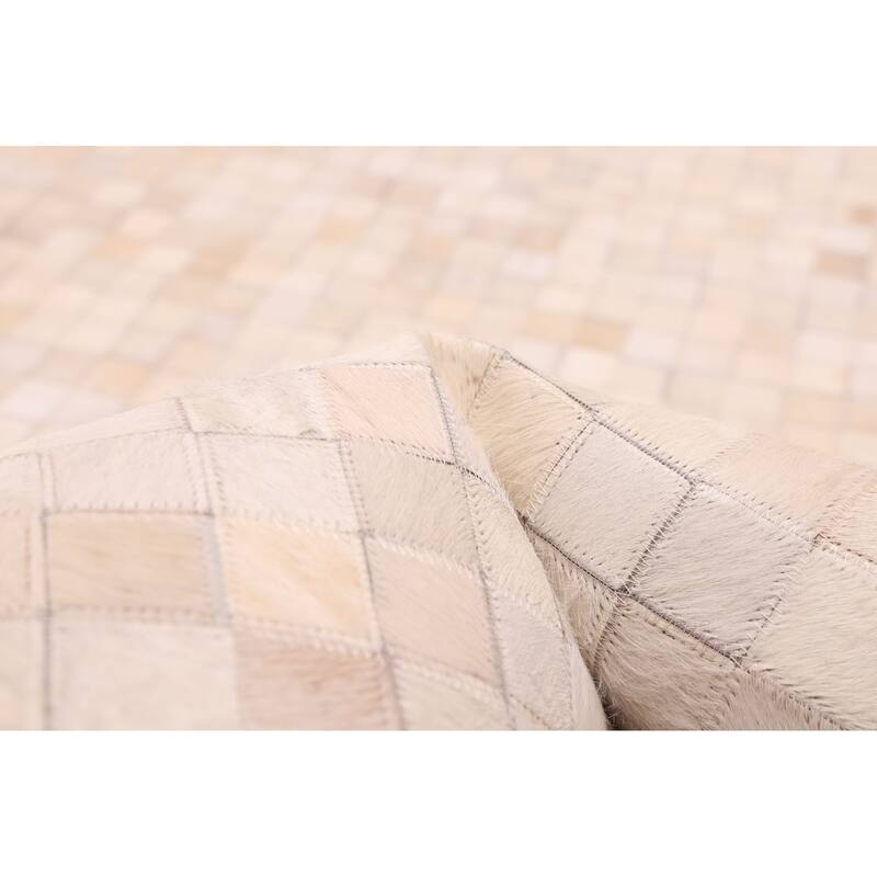 ECARPETGALLERY Handmade Cowhide Patchwork Ivory Leather Rug - 5'0 x 8'0