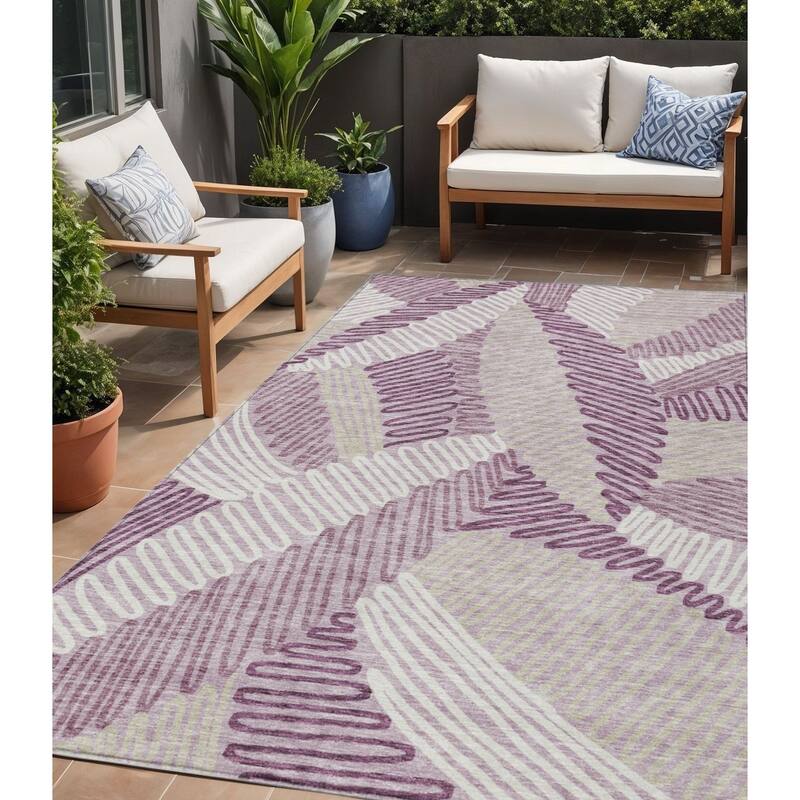 HomeRoots Floral Transitional Rectangle Outdoor Rug - 5' X 8'