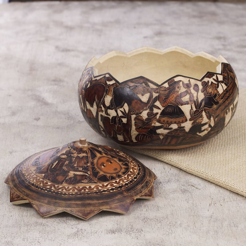 Handmade Mantaro Valley Gourd Decorative Box (Peru) - 6" H x 8.75" Diam.
