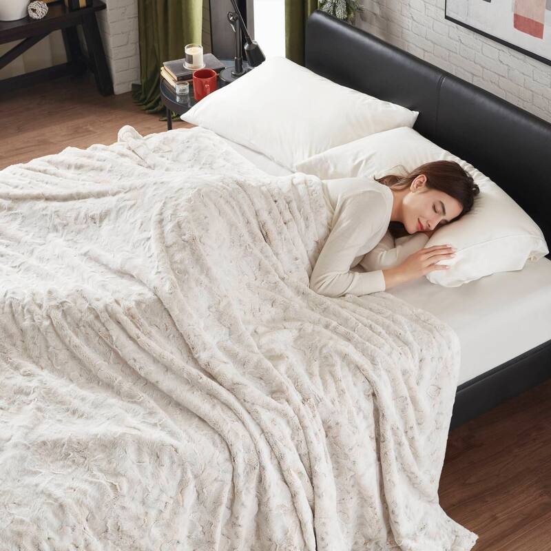 Madison Park Zuri Faux Fur Blanket