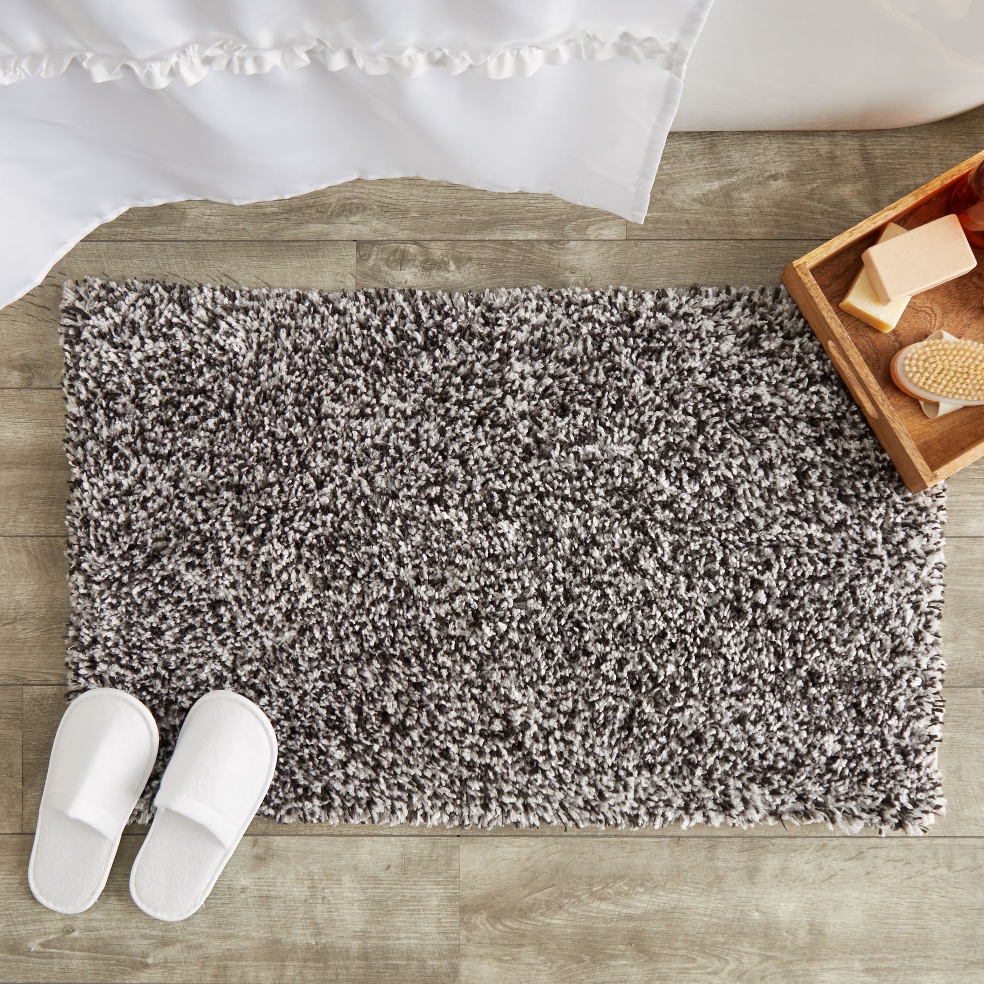 https://ak1.ostkcdn.com/images/products/is/images/direct/101d2deef7001129197468a8c569c4acaf352e14/Light-Grey-Bath-Mat%2C-Non-Slip-Bathroom-Rug-for-Showers-%2832-x-20-Inches%29.jpg