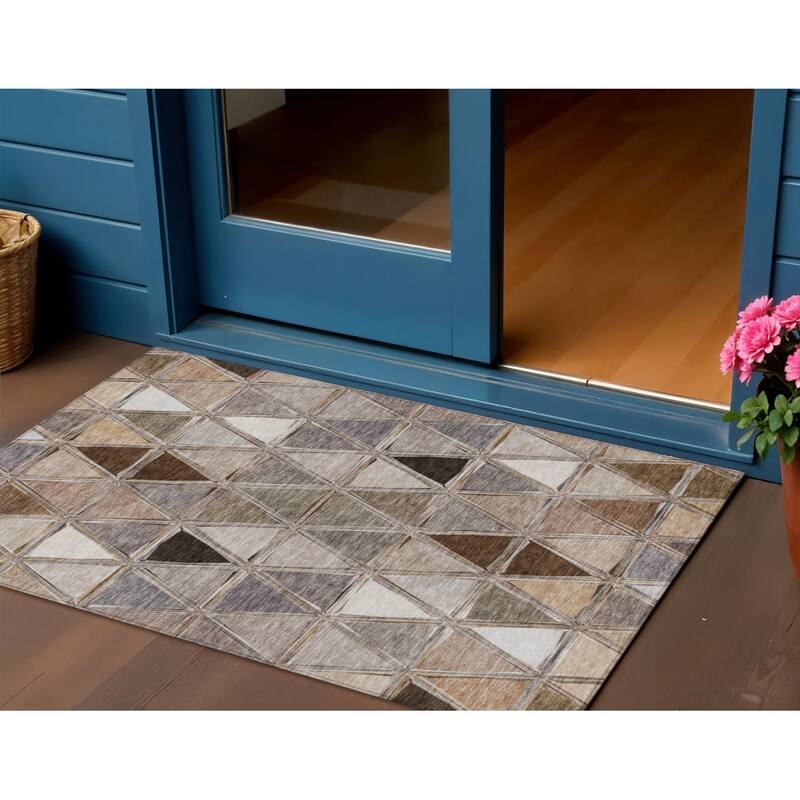 HomeRoots Geometric Transitional Rectangle Outdoor Rug - 3' x 5'