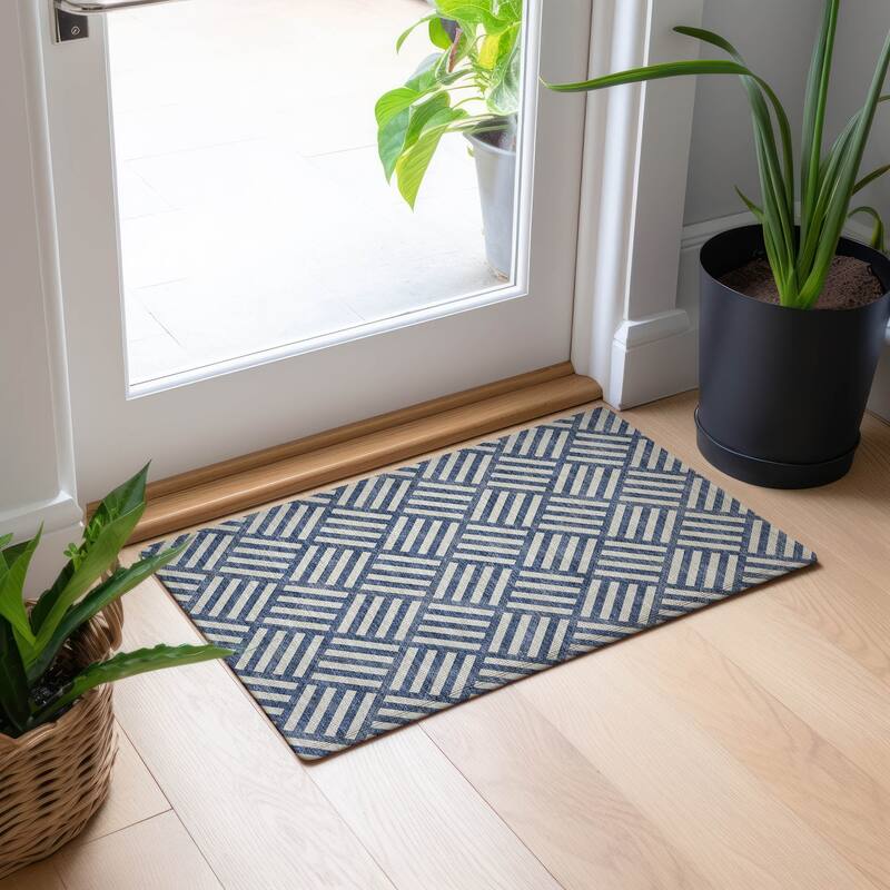 Machine Washable Indoor/ Outdoor Chantille Geo Modern Rug - Navy - 1'8" x 2'6"