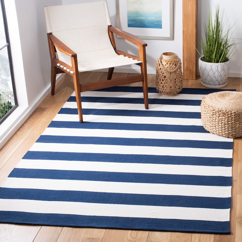SAFAVIEH Handmade Montauk Caspian Stripe Cotton Flatweave Rug - 6' x 9' - Navy/Ivory