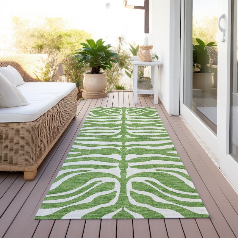 Machine Washable Indoor/ Outdoor Modern Animal Print Chantille Rug
