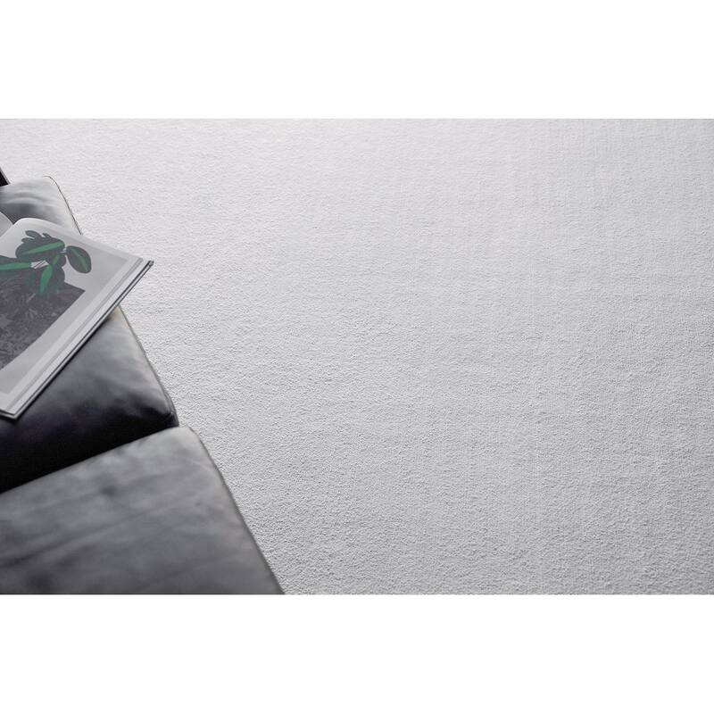 Exquisite Rugs Velutto Modern Handmade Handloomed Silky Nylon White Area Rug