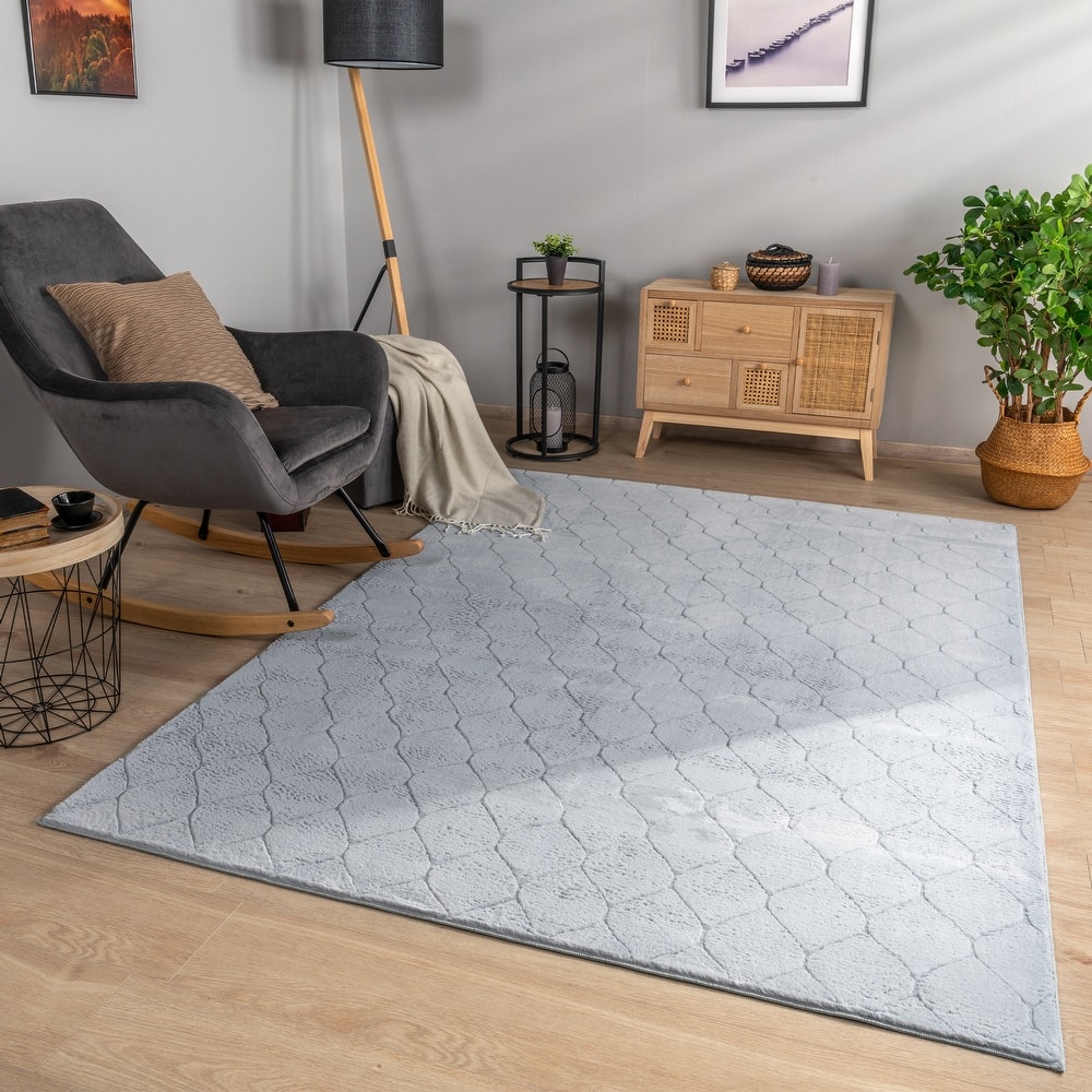 Soft Washable Area Rug with Diamond High-Low Effect