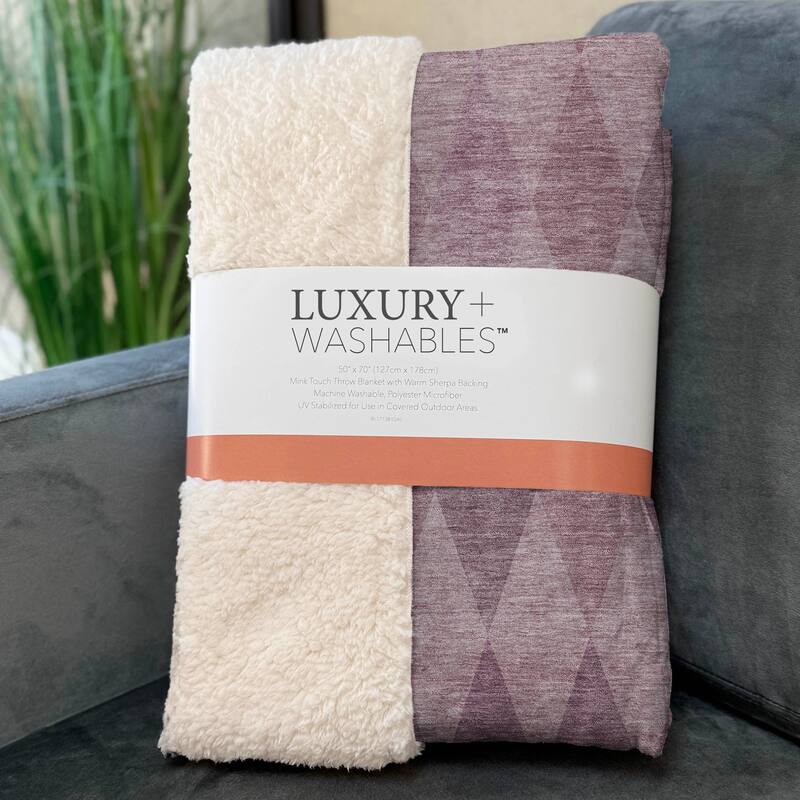 Premium Machine Washable Modern Argyle Sherpa Throw Blanket