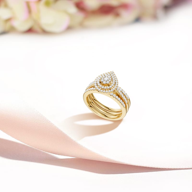 5/8Ct TDW Diamond Pear Shaped Cluster Halo Bridal Set in 10K Yellow Gold for Women