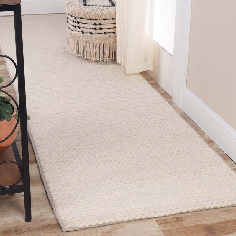 Handcrafted Traditional Rustic Handmade Braided Wool Indoor Area Rug by Superior