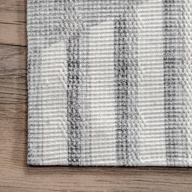 Nuloom Azzie SpinClean Modern Zig Zag Machine Washable Area Rug