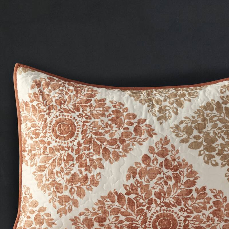 Madison Park Arista 6 Piece Printed Quilt Set with Throw Pillows