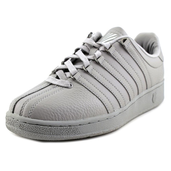 gray leather tennis shoes