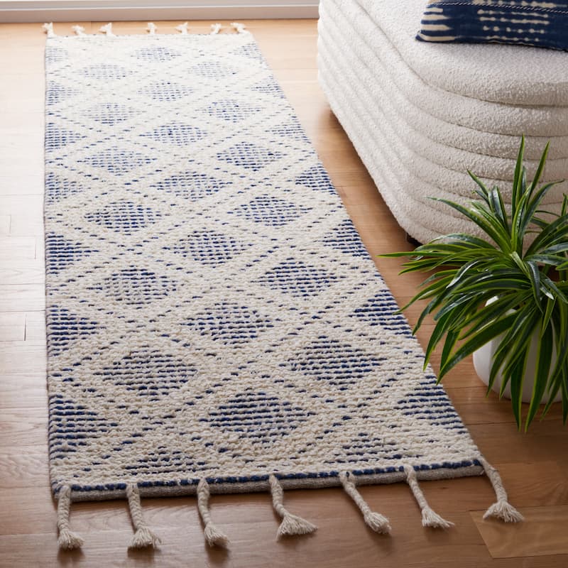 SAFAVIEH Handmade Natura Laura Trellis Wool Rug - 2'3" x 9' Runner - Ivory/Blue