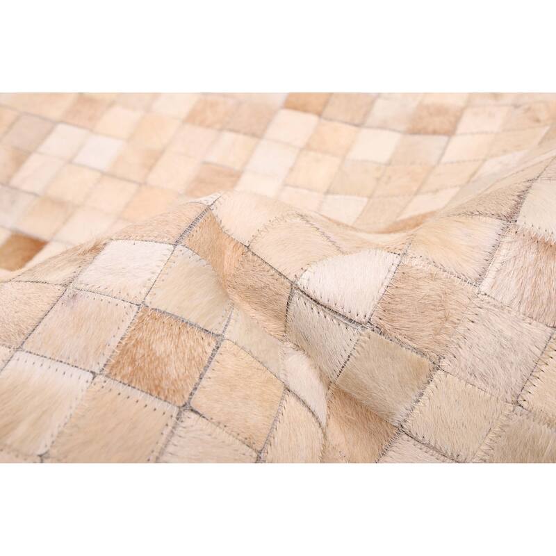 ECARPETGALLERY Handmade Cowhide Patchwork Beige Leather Rug - 5'2 x 8'0