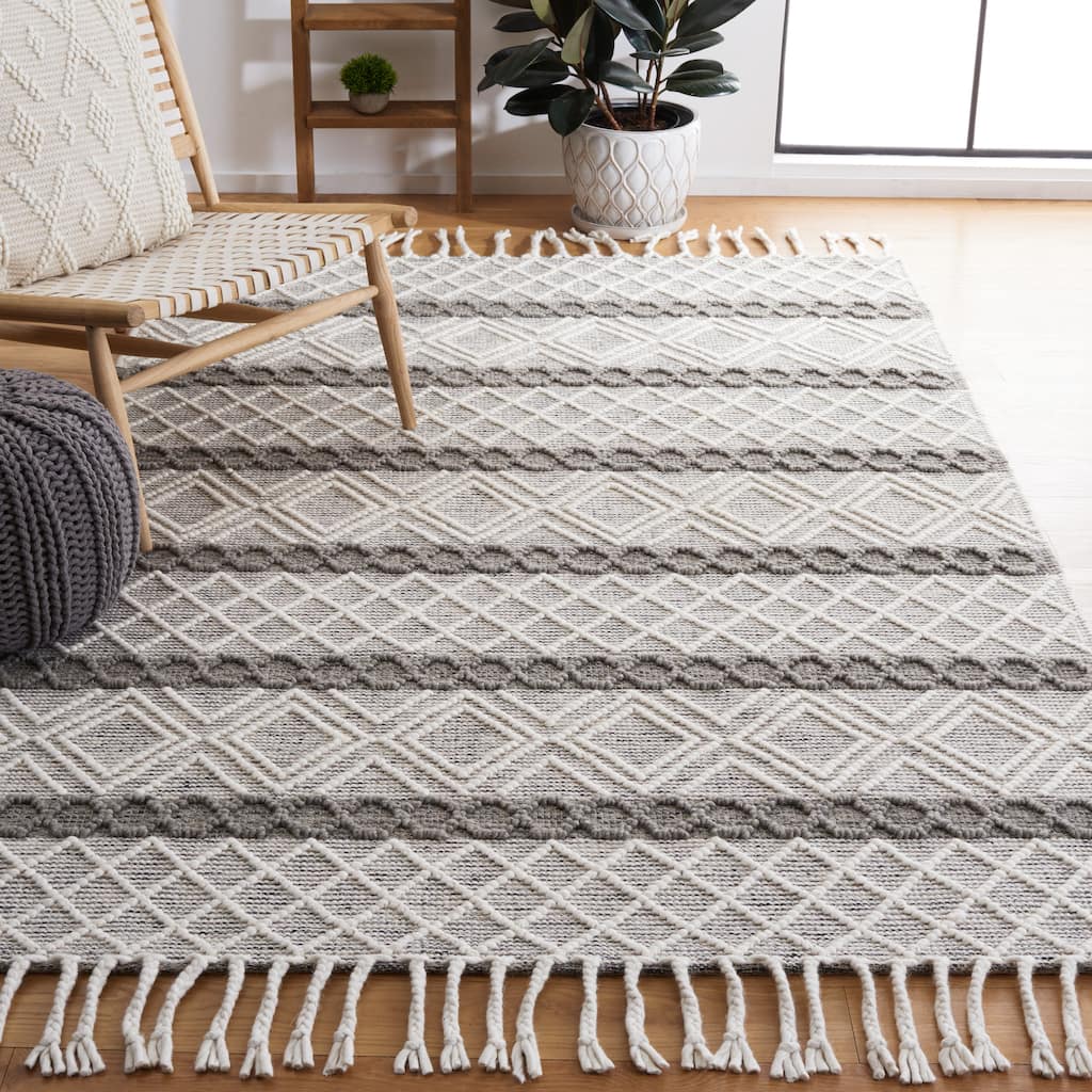 SAFAVIEH Handmade Natura Edija Wool Rug