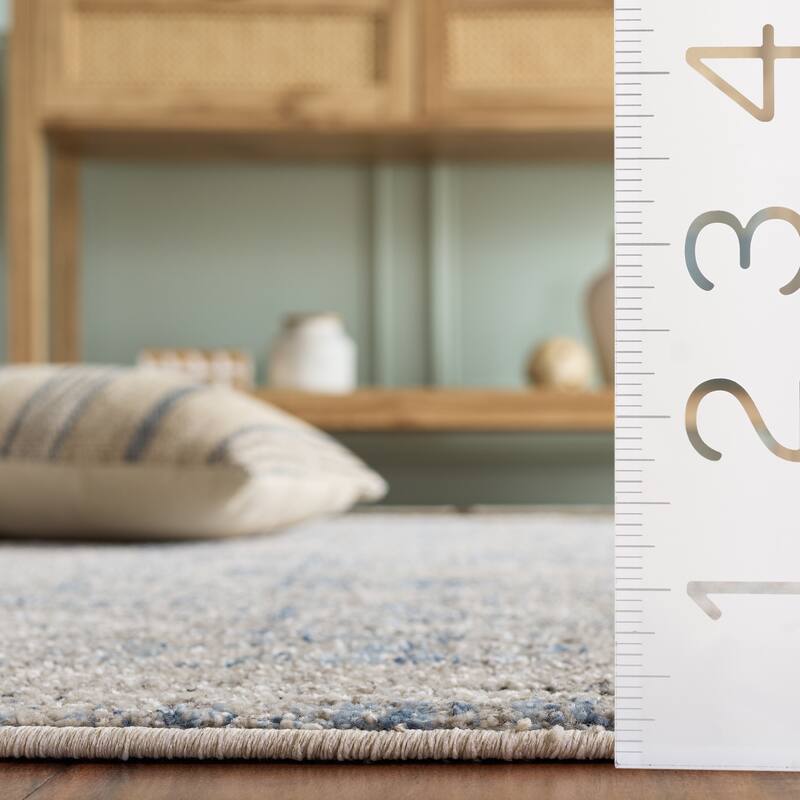 SAFAVIEH Grove Lieschen Traditional Floral Rug