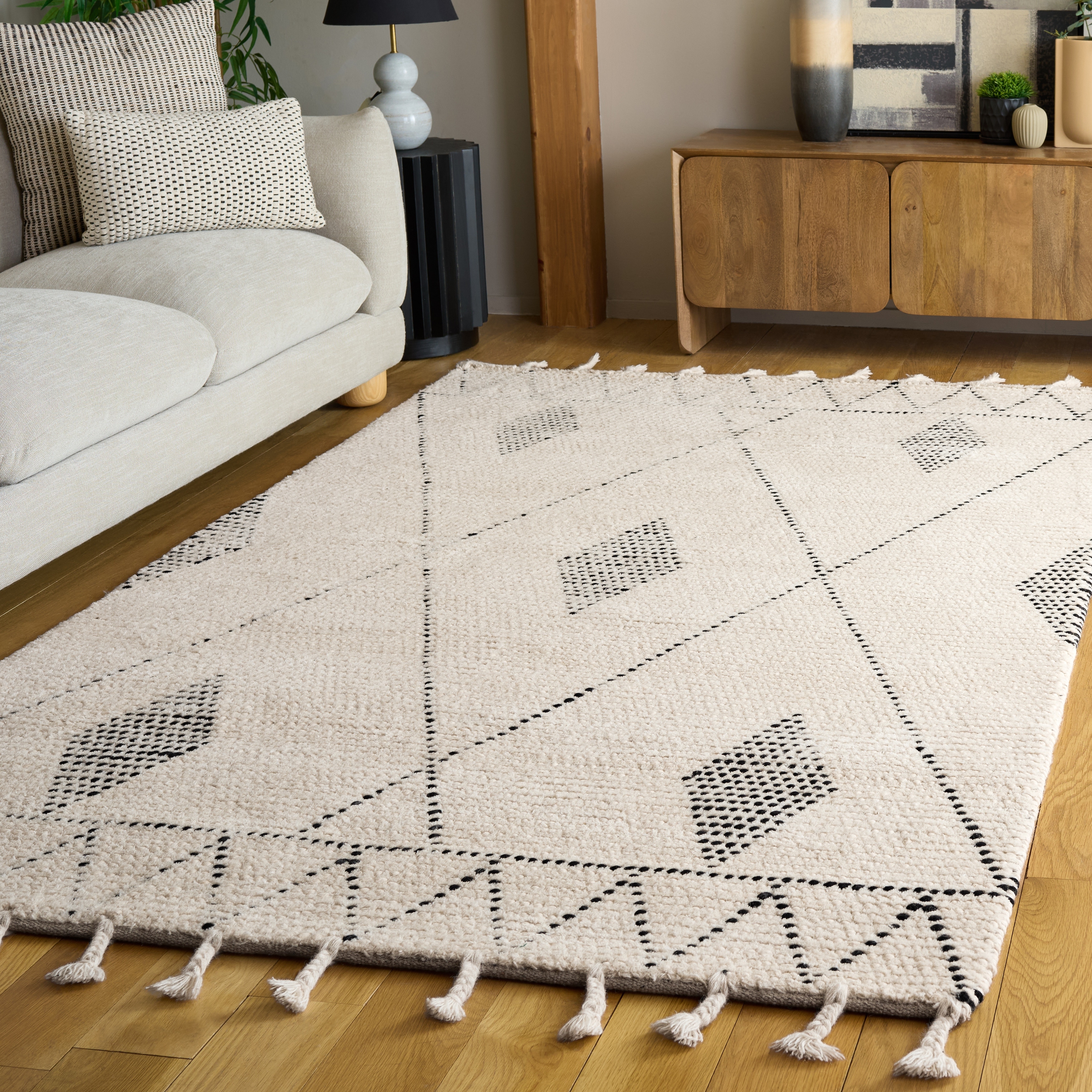 SAFAVIEH Handmade Casablanca Dituri Boho Wool Tassel Rug