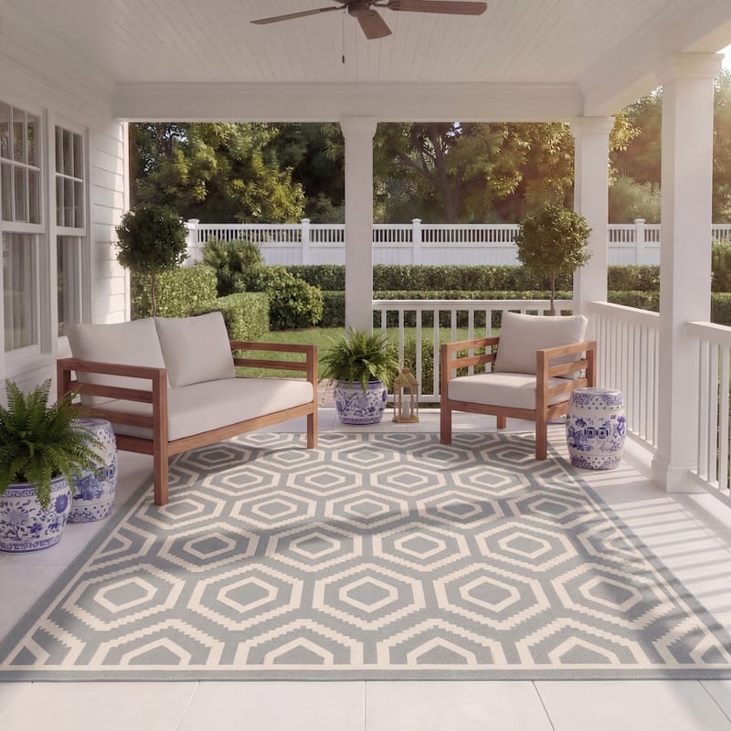 SAFAVIEH Courtyard Carolee Indoor/ Outdoor Patio Backyard Rug