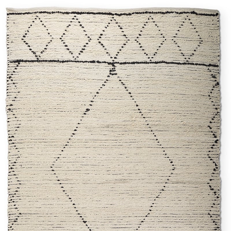 HomeRoots Geometric Modern Rectangle Area Rug - 96 in. x 60 in. x 0.4 in.