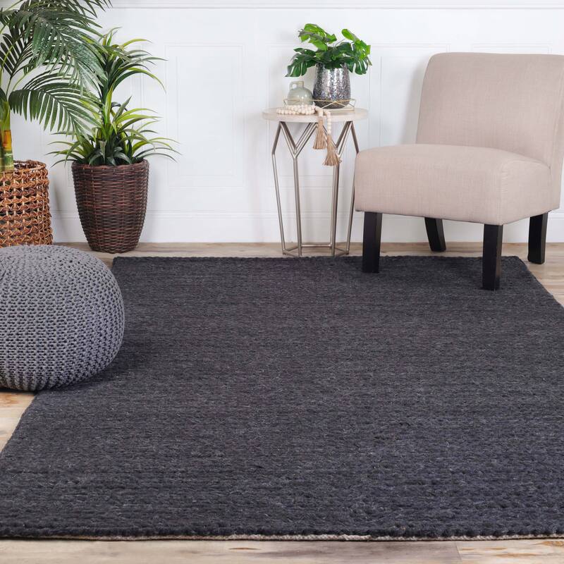 Handcrafted Traditional Rustic Handmade Braided Wool Indoor Area Rug by Superior