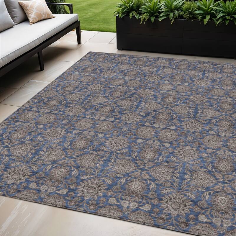 HomeRoots Floral Transitional Rectangle Outdoor Rug - 5' X 8'