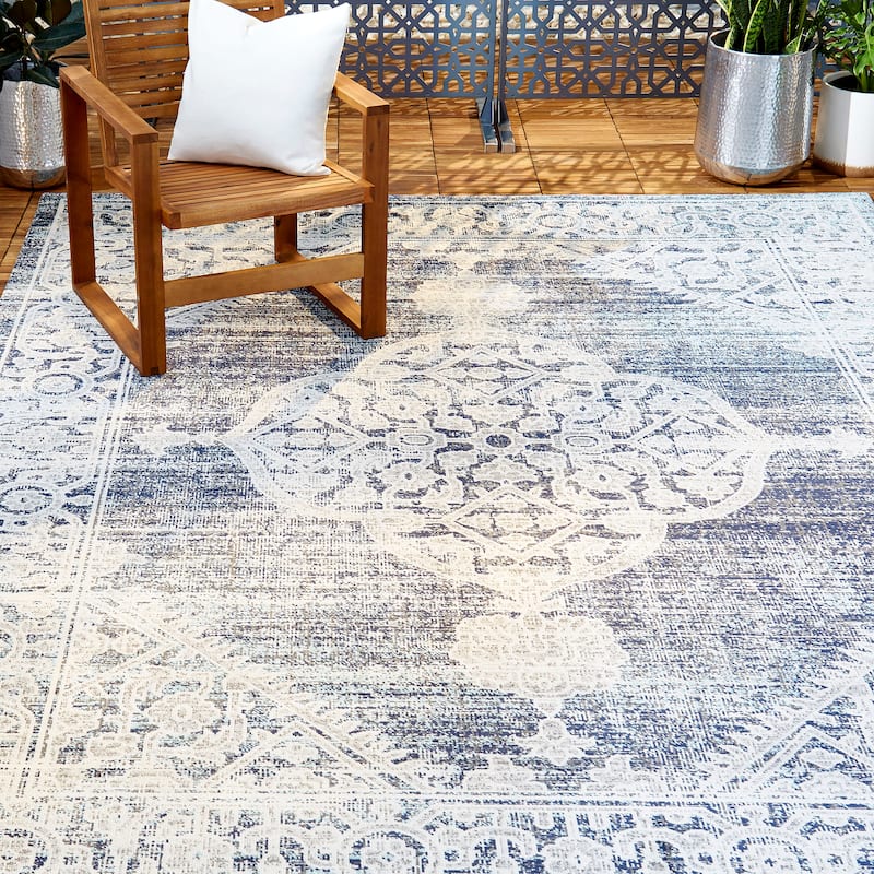 Nicole Miller Patio Sofia Magnolia Area Rug