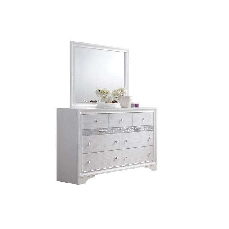 Traditional 7 Drawer Dresser in made with Wood