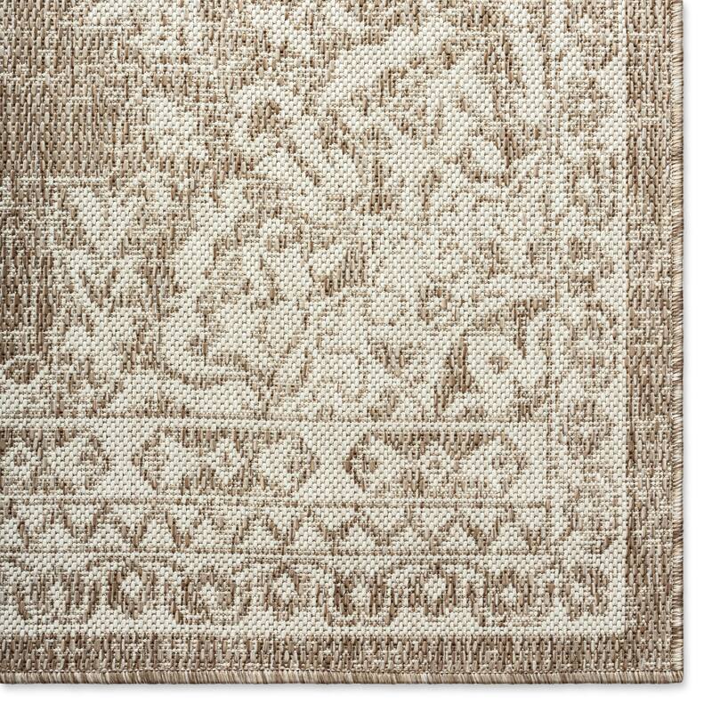 Nicole Miller Patio Country Azalea Indoor/Outdoor Area Rug