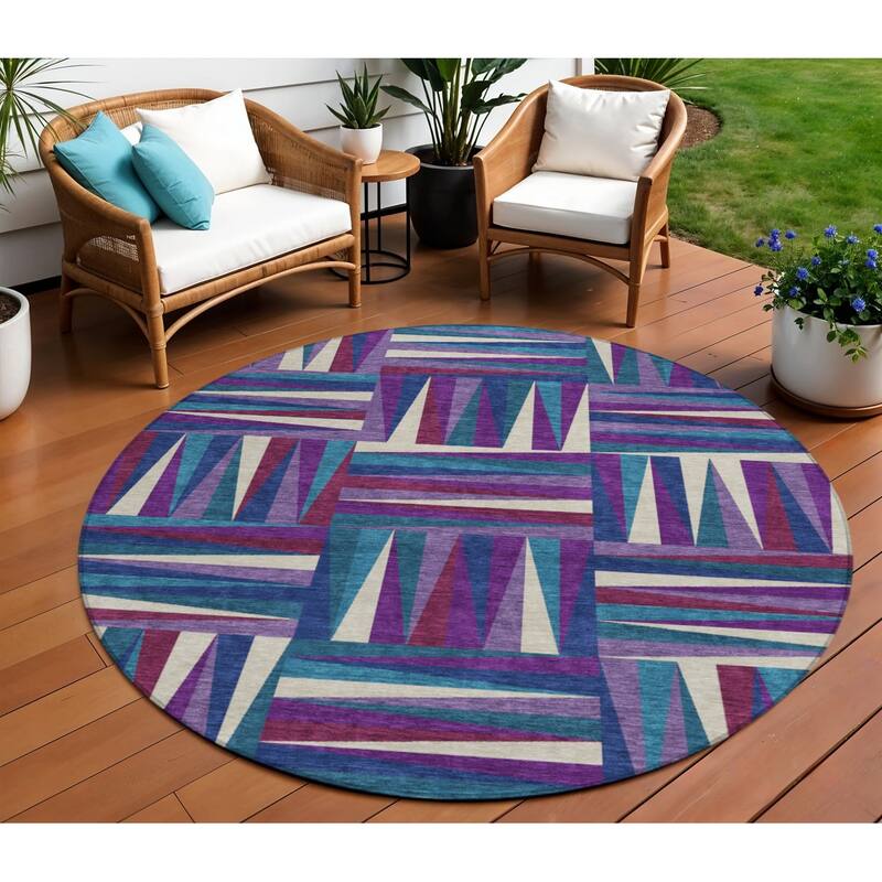 HomeRoots Geometric Transitional Rectangle Outdoor Rug - 8' Round