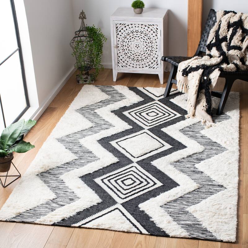 SAFAVIEH Handmade Natura Ellmarie Moroccan Wool Rug - 5' x 8' - Ivory/Black
