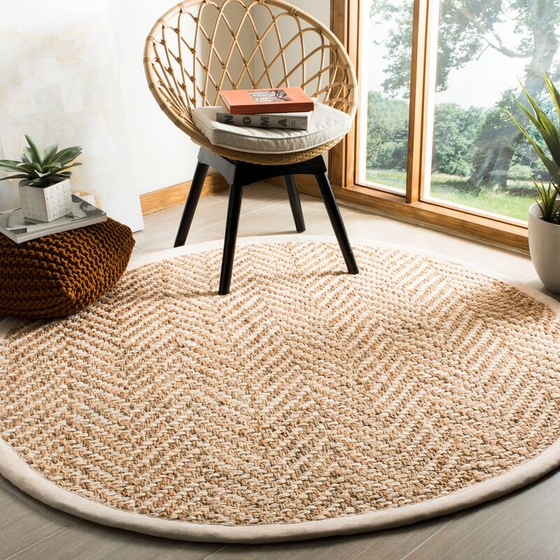 SAFAVIEH Handmade Natural Fiber Arlinda Chevron Jute Rug - 4' Round - Ivory/Natural - Round