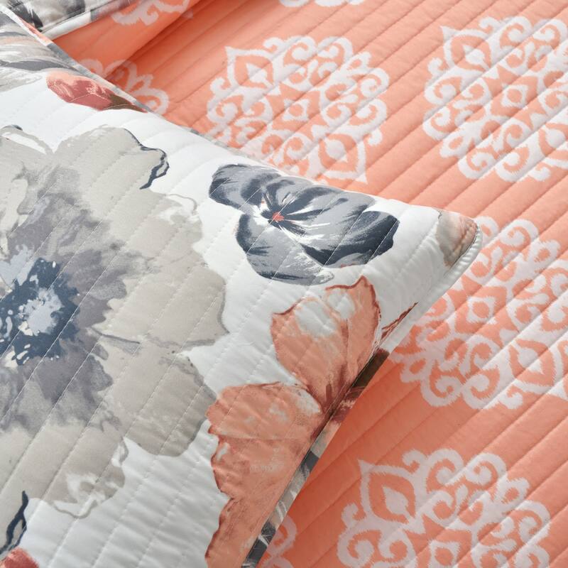 Levine Reversible Floral/ Damask 3-piece Quilt Set