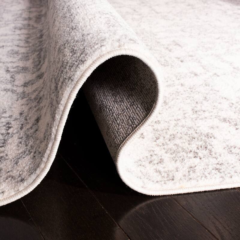 SAFAVIEH Madison Snowflake Medallion Rustic Farmhouse Distressed Rug