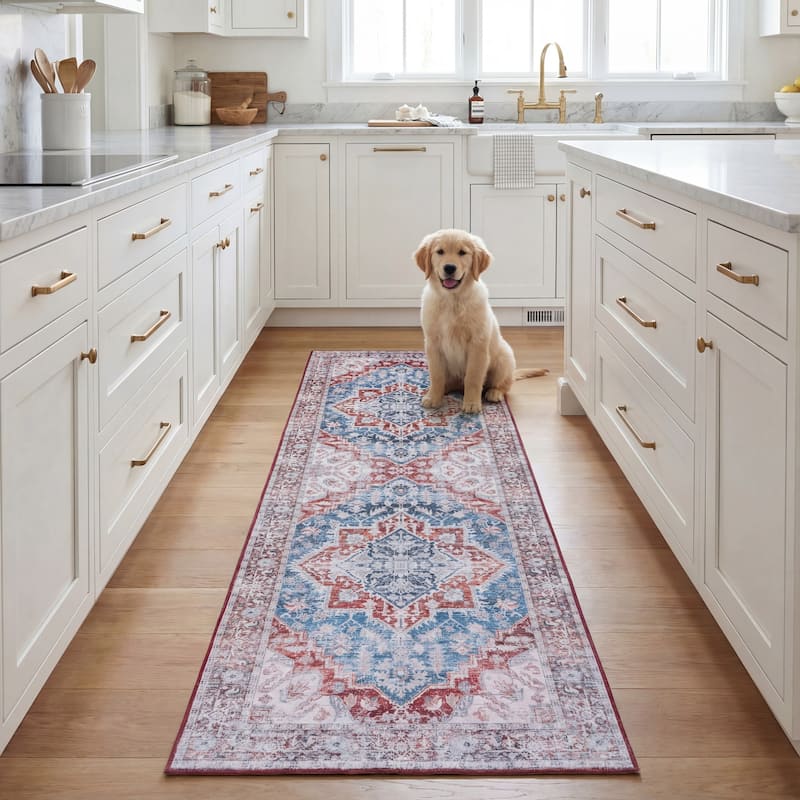 SAFAVIEH Tucson Machine Washable Slip Resistant Era Traditional Rug