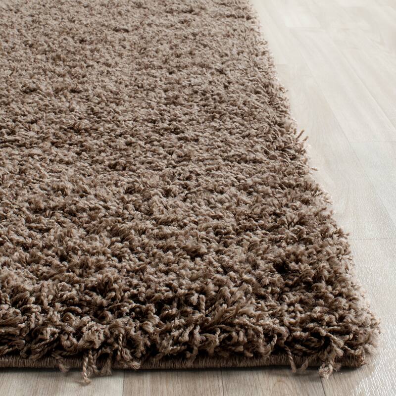 SAFAVIEH Laguna Shag Verdiana Solid Color 2-inch Thick Rug.