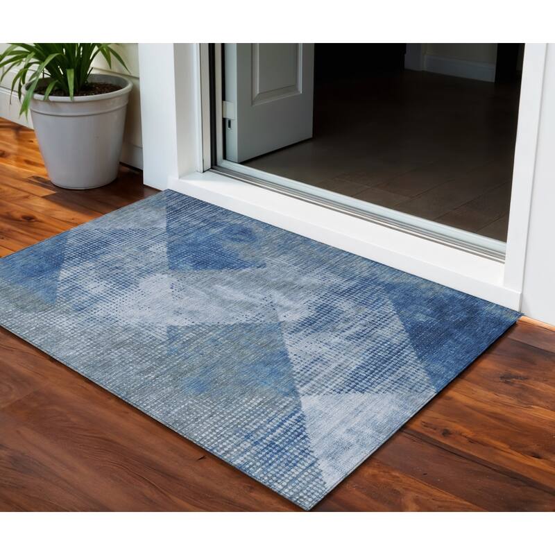 HomeRoots Geometric Transitional Rectangle Outdoor Rug - 3' x 5'
