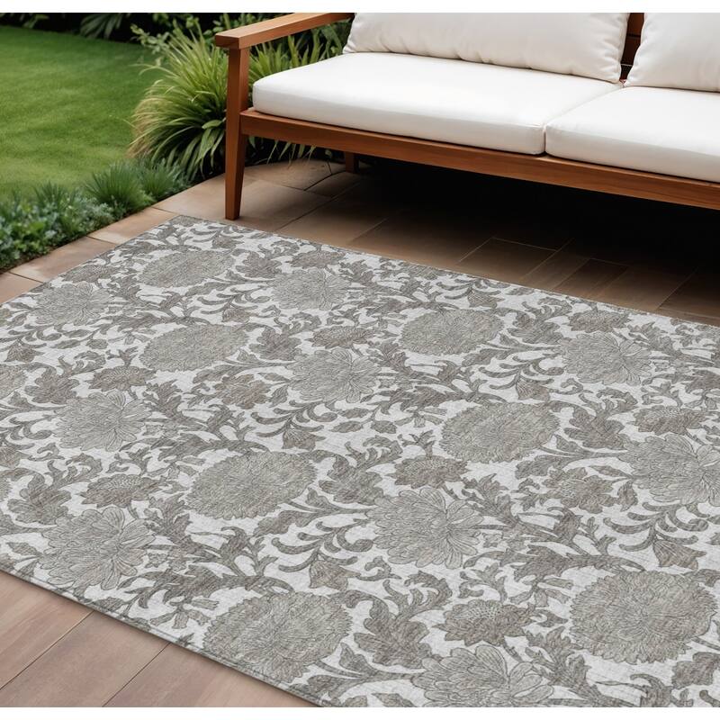 HomeRoots Floral Transitional Rectangle Outdoor Rug - 8' X 10'